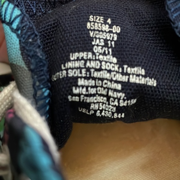 Old Navy Peace converse like tennis shoes size 4 fits like a 5 women. - Picture 3 of 4